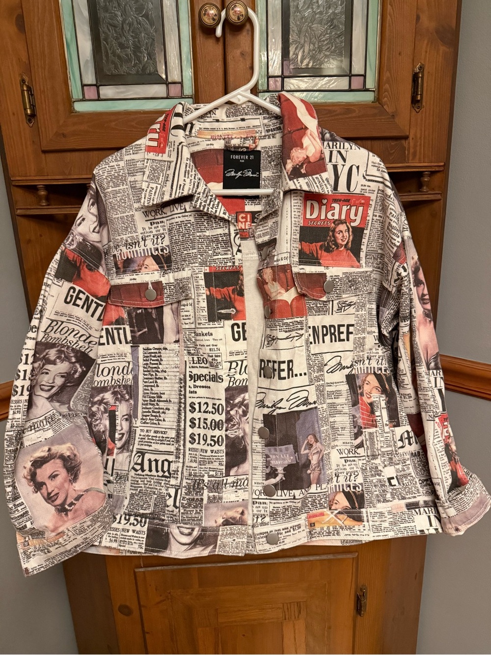 Forever 21 Marilyn Monroe Newspaper Print Denim Jacket Red, Black & White 12/14
